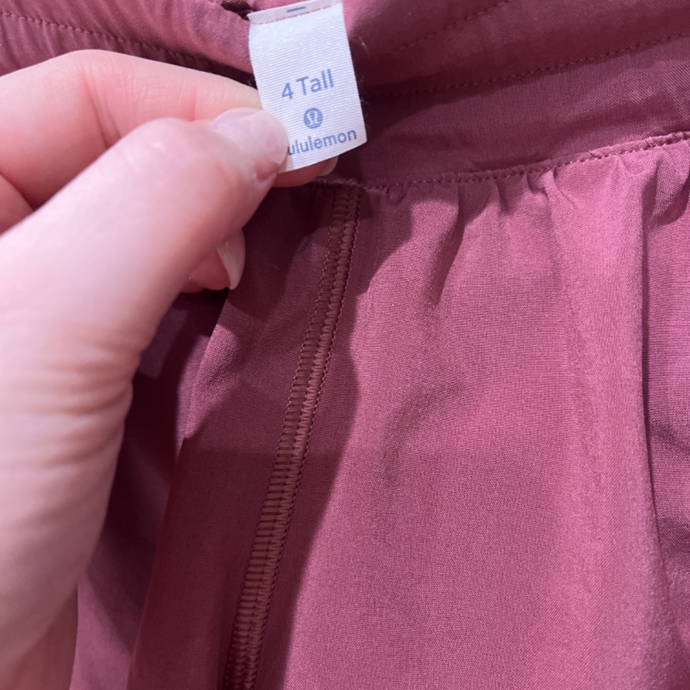 Run Hotty Hot Low Rose Lululemon Shorts - Picture 3 of 3